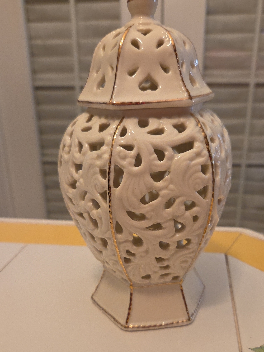 Elegant Cream Ceramic Lidded Ginger Jar with Gold Trim - Home Accents Potpourri